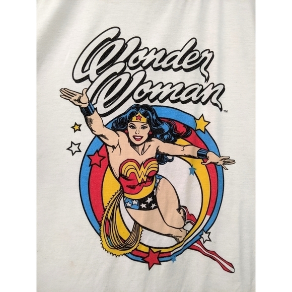 Wonder Woman Retro Short Sleeve Tee Shirt - Picture 2 of 4